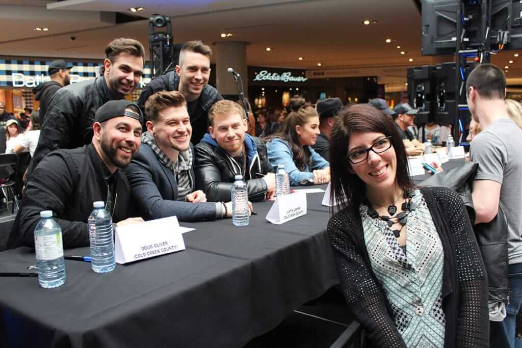 Fans meet their favourite artists at Fan Fare